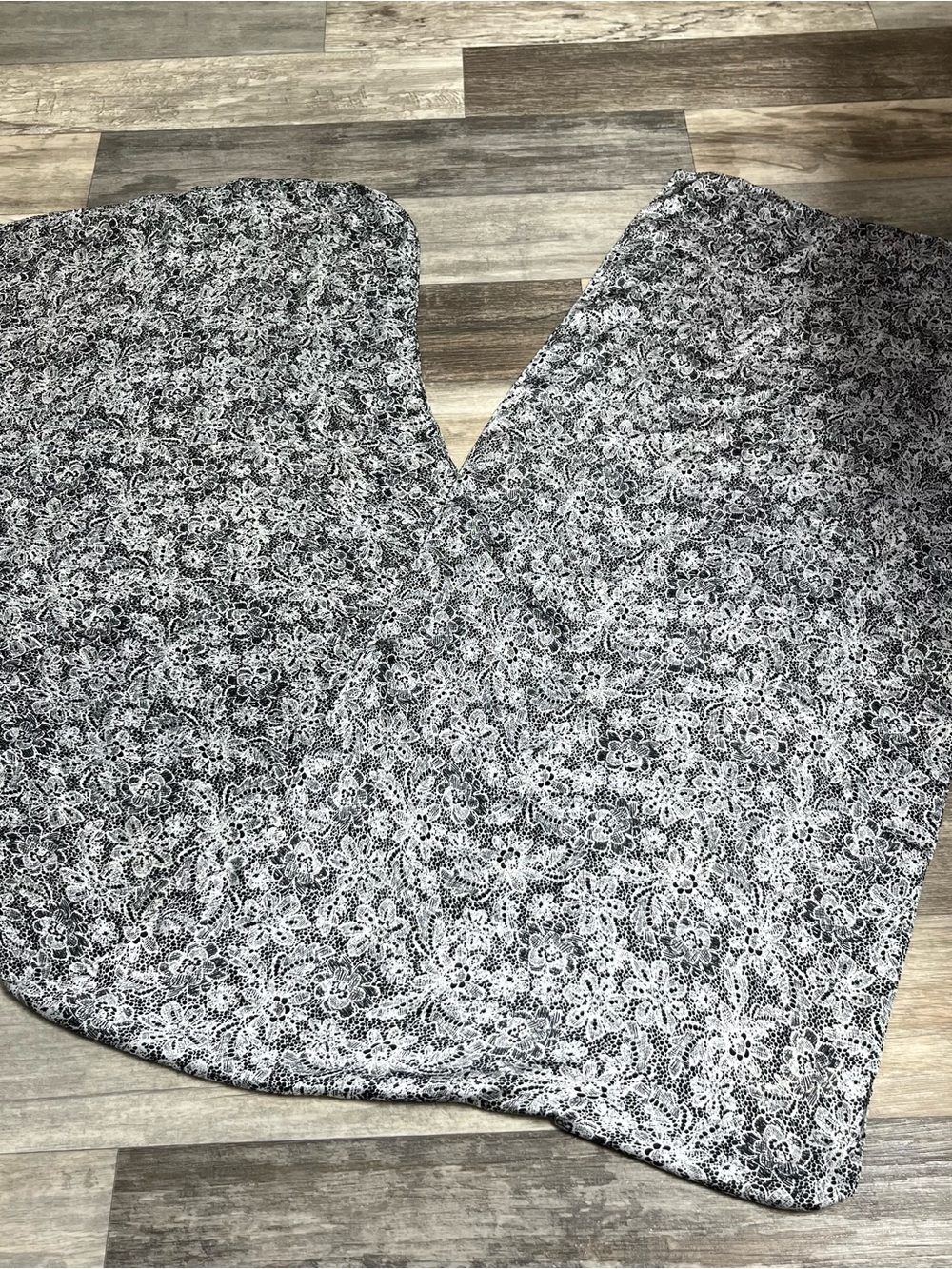 black/white floral print fashion scarf